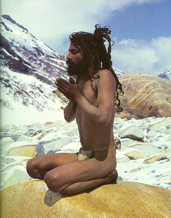 Ascétique yogique moderne, démontrant l'imperméabilité au froid et à la faim dans l'Himalaya